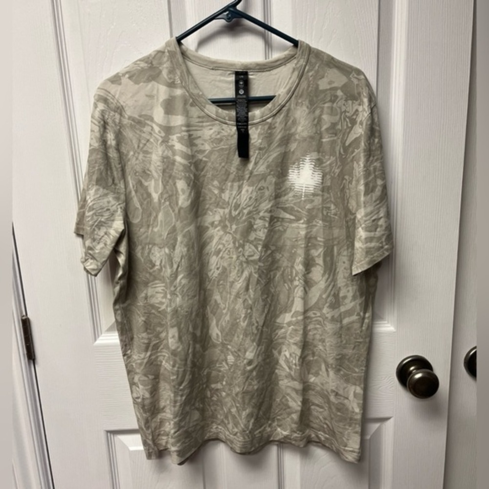 Lululemon Mens Team Canada The Fundamental Tee - Large